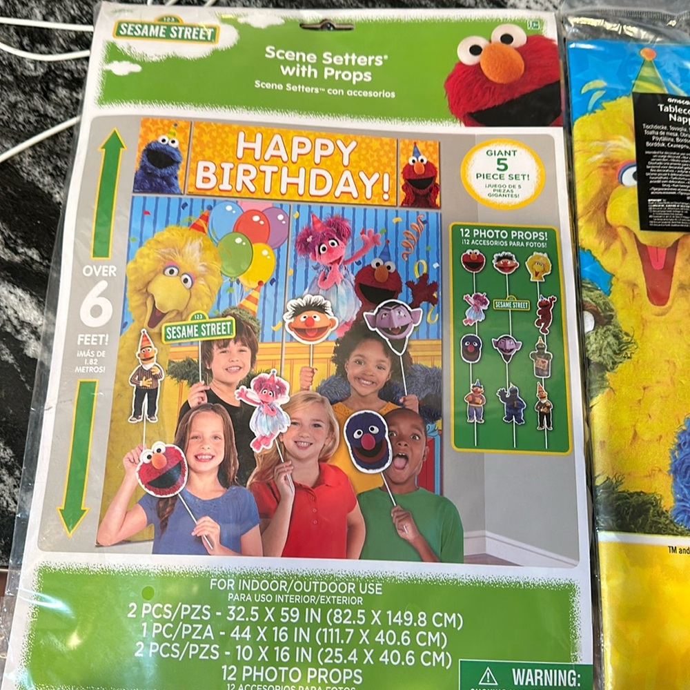 Sesame Street Birthday Decorations- Scene Setter with Props & Tablecover NEW!!